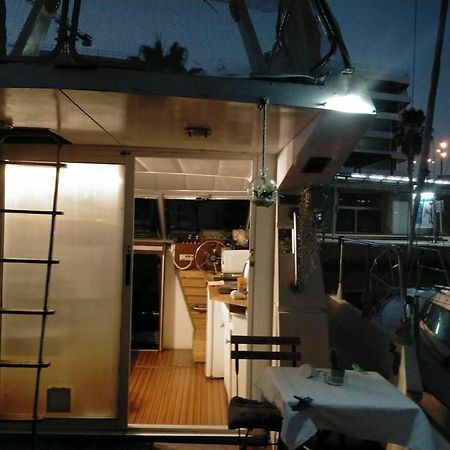 Barco Lucky Hotel Sant Adria de Besos Bagian luar foto