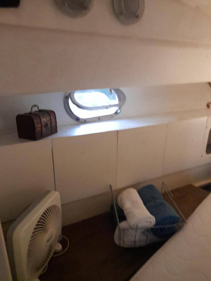 Barco Lucky Hotel Sant Adria de Besos Bagian luar foto