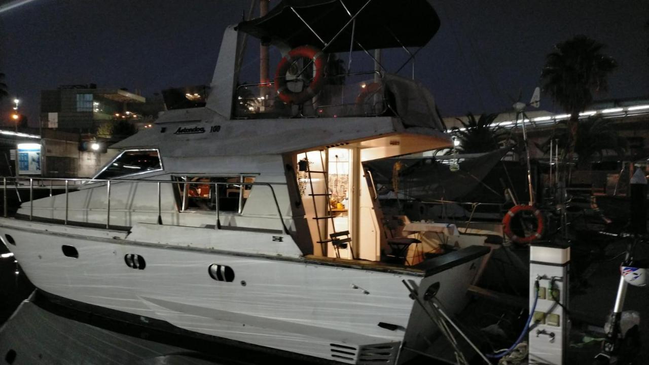 Barco Lucky Hotel Sant Adria de Besos Bagian luar foto