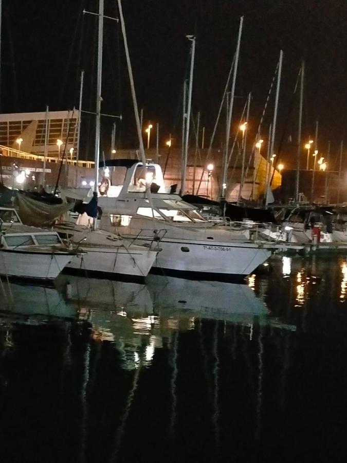 Barco Lucky Hotel Sant Adria de Besos Bagian luar foto